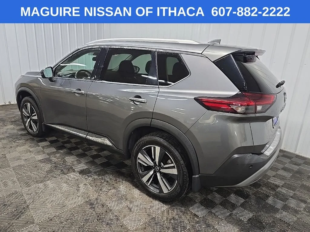 Used 2021 Gray Nissan SL image 9