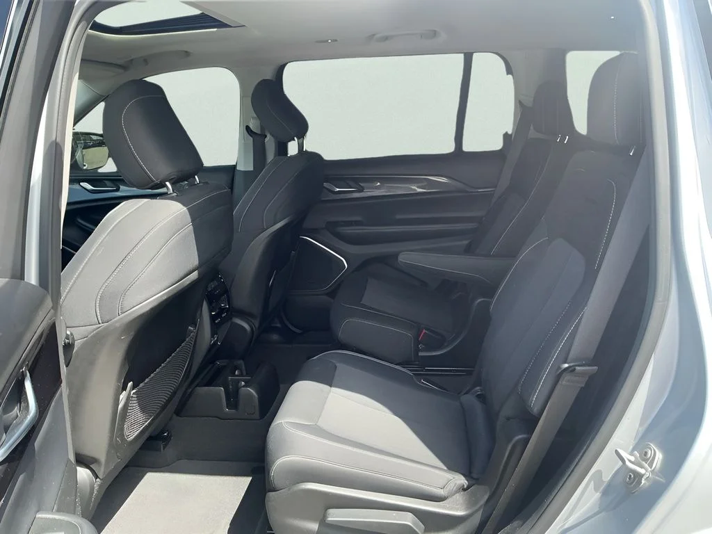 Used 2021 Silver Jeep Laredo image 18
