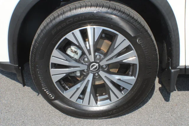 Used 2023 Pearl White Tricoat Nissan SV image 5