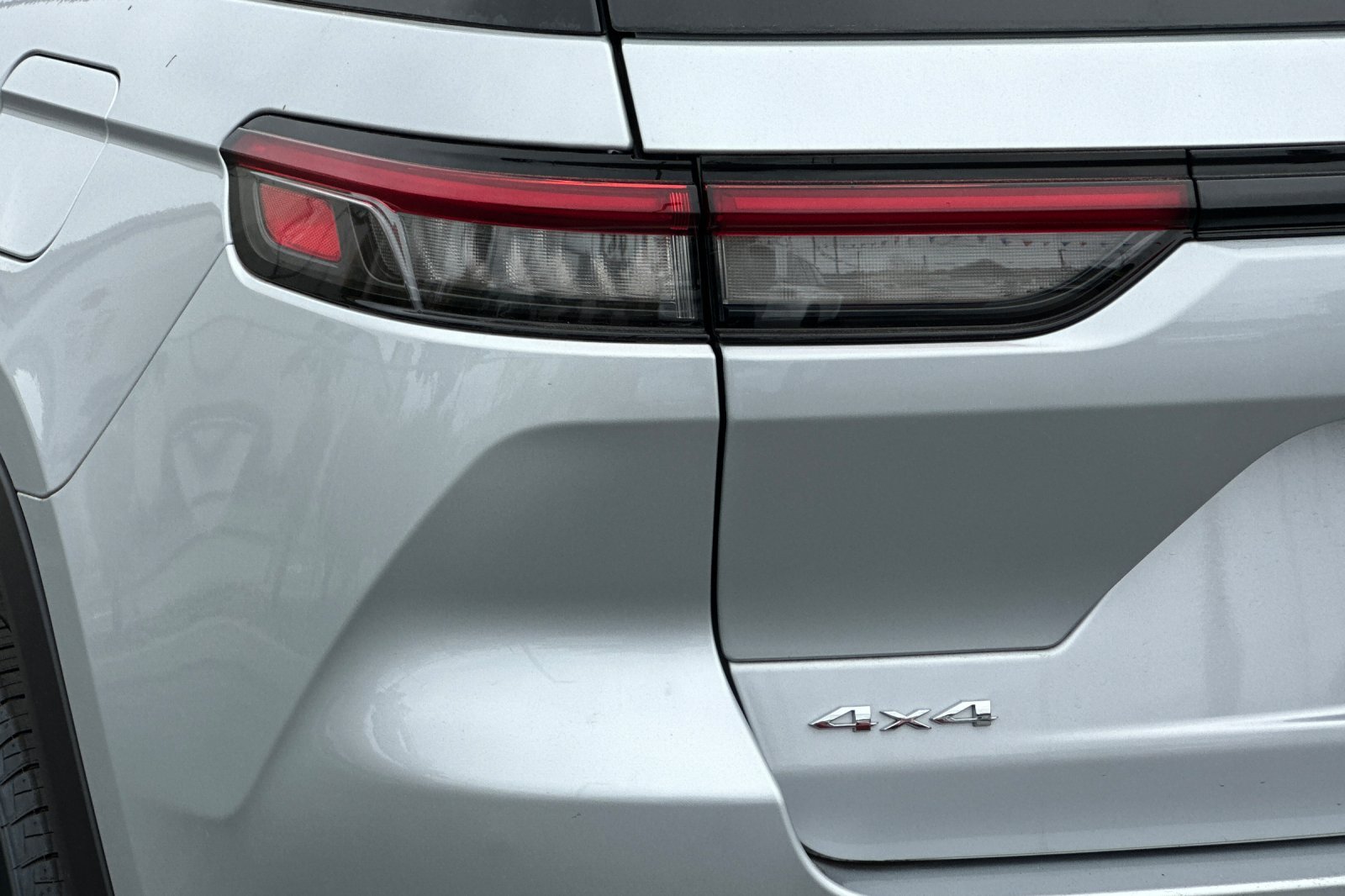 New 2023 Silver Zynith Jeep Laredo X image 24