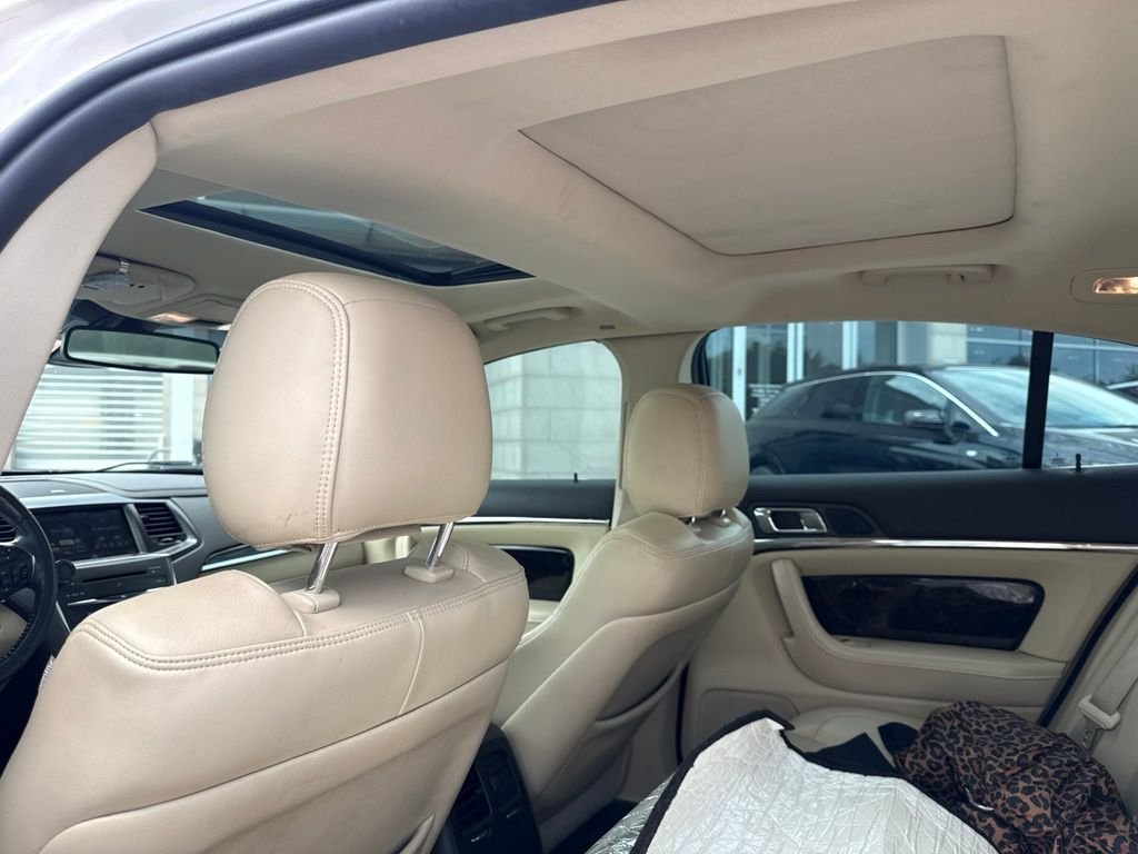 Used 2013 White Lincoln Premium image 13