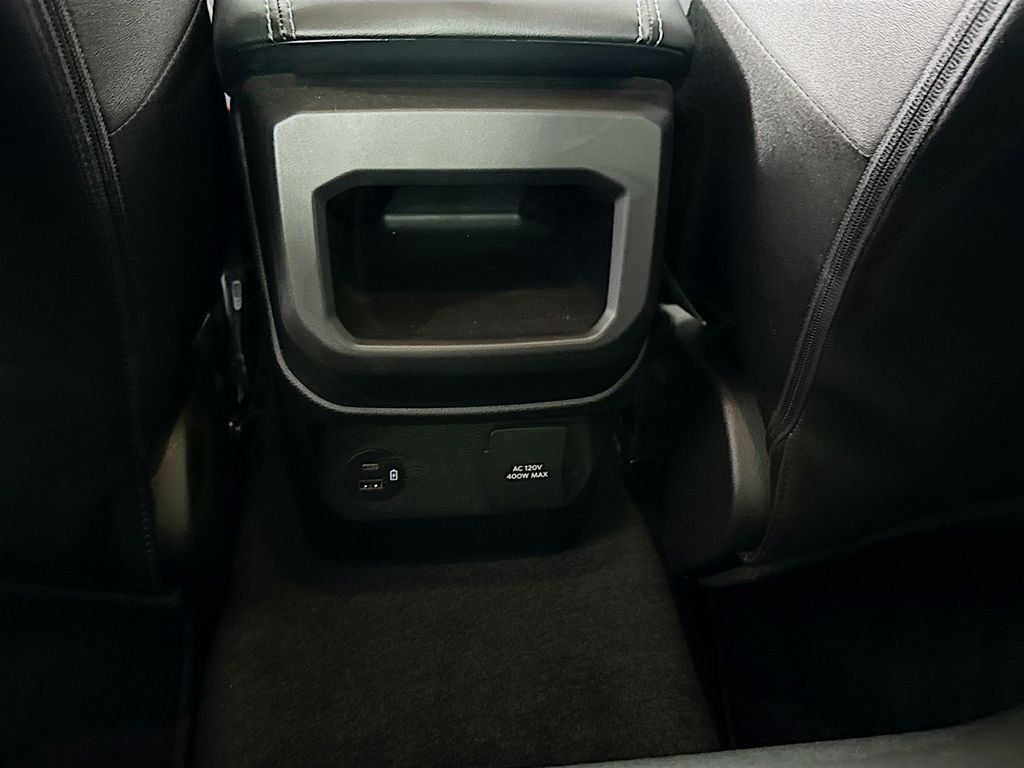 Used 2024  Ford LARIAT image 26