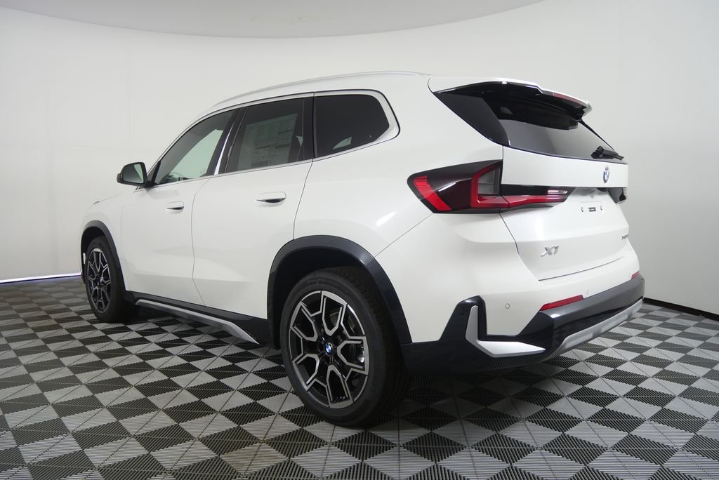 New 2026 Mineral White Metallic BMW xDrive28i image 5