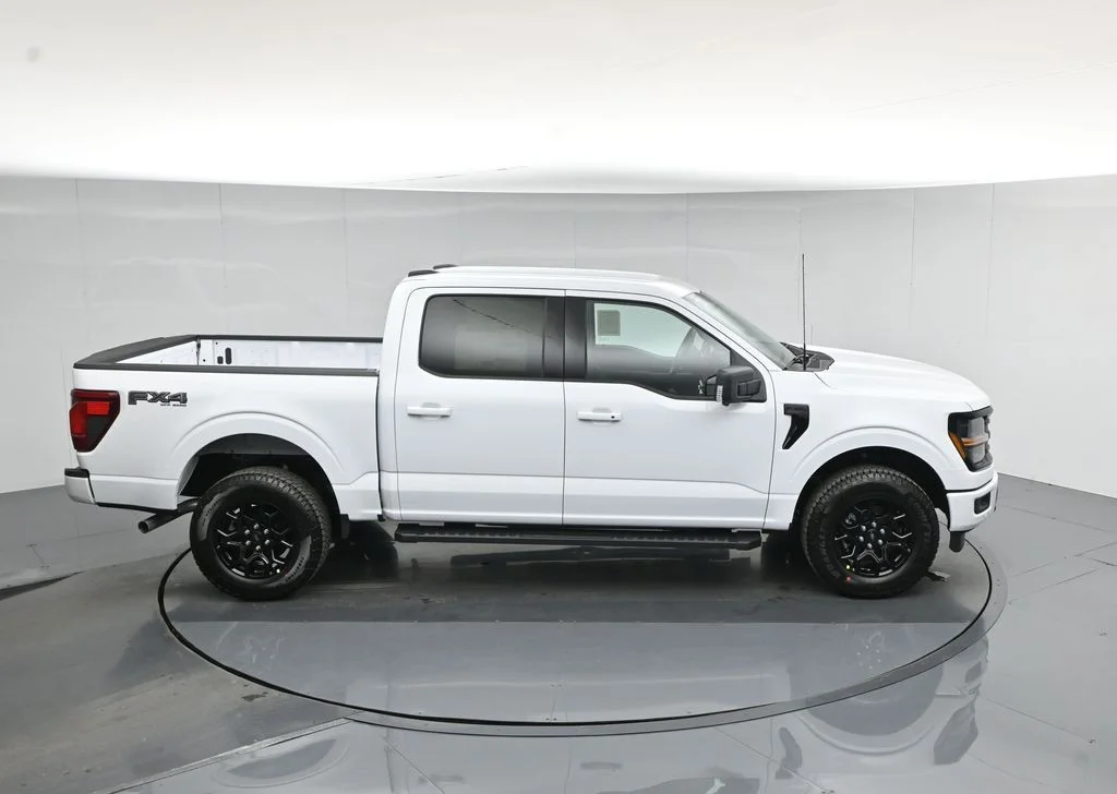 New 2026 Oxford White Ford XLT image 40