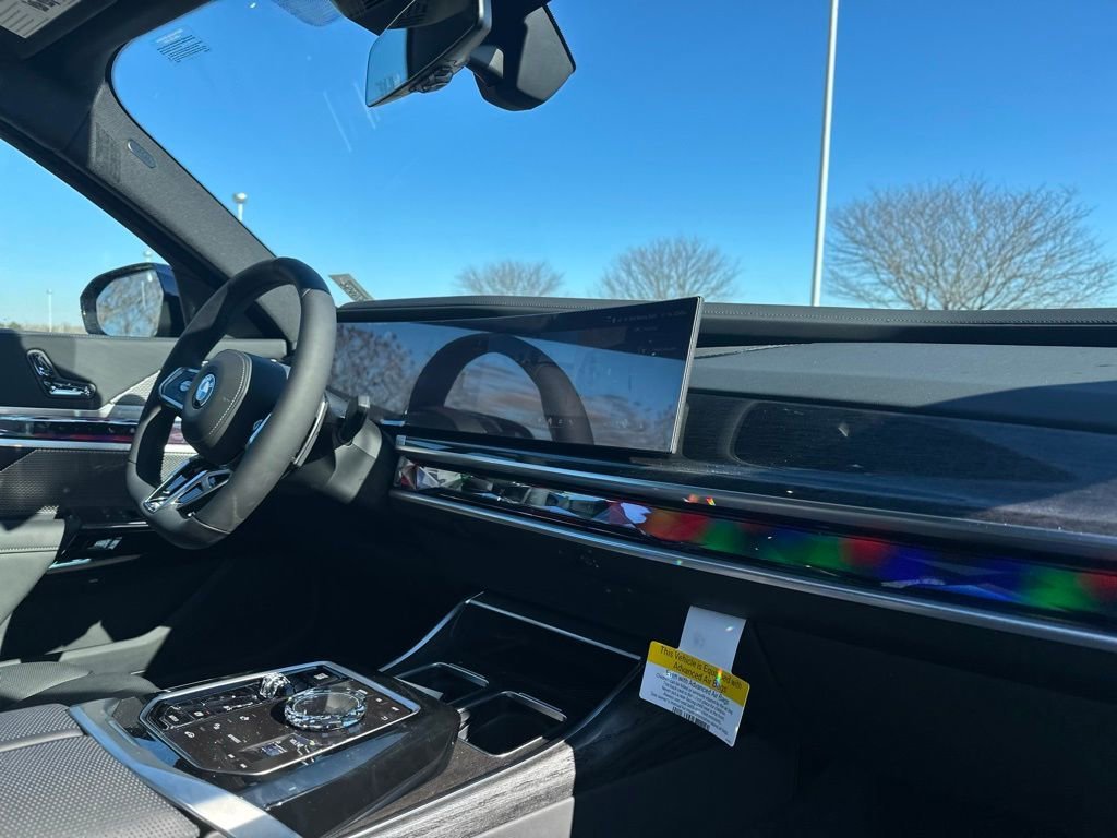 New 2026 Tanzanite Blue II Metallic BMW 760i xDrive image 25