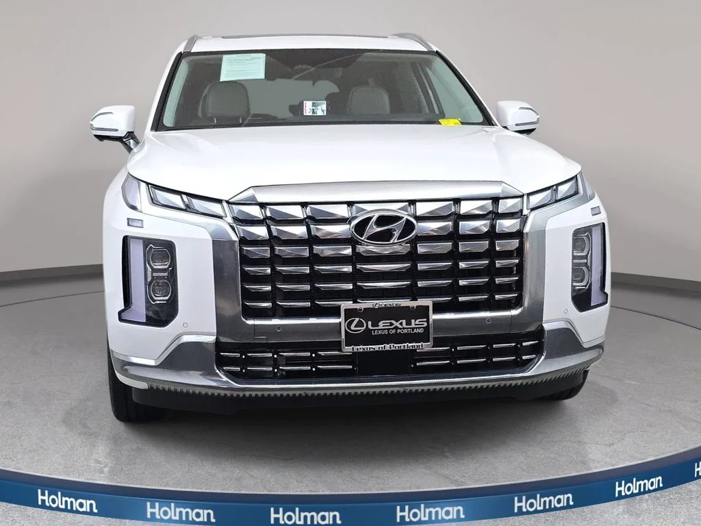 Used 2025 White Hyundai Calligraphy image 3