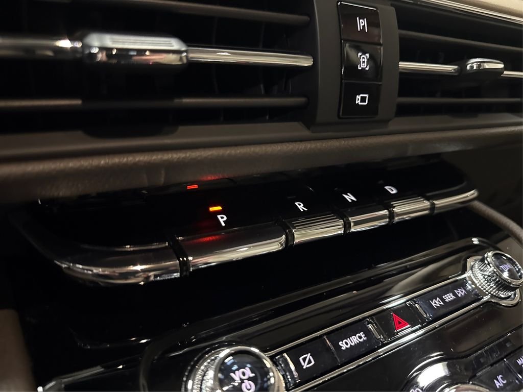 Used 2020 Silver Lincoln Standard image 26