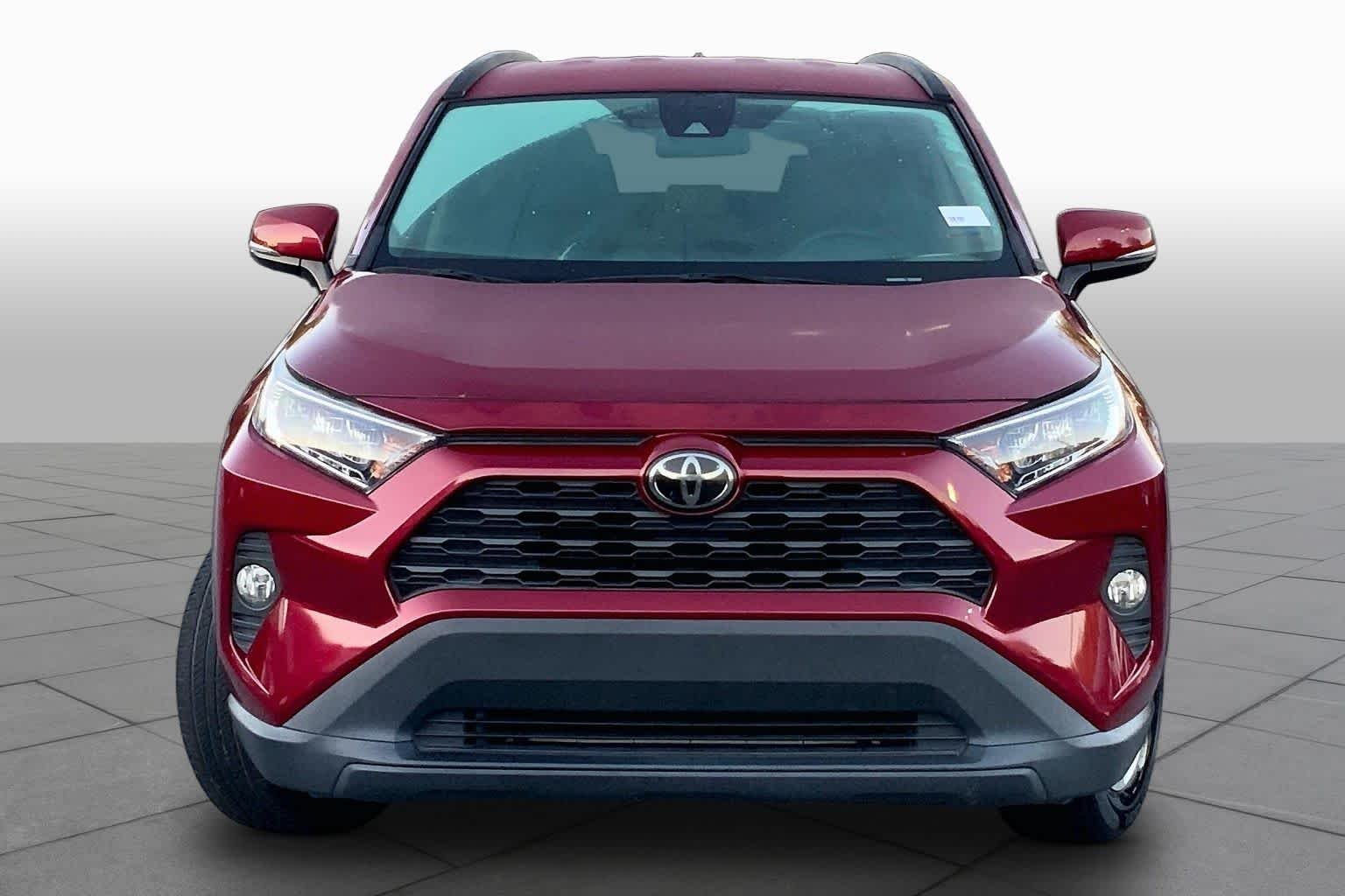 Used 2021 Ruby Flare Pearl Toyota XLE image 2