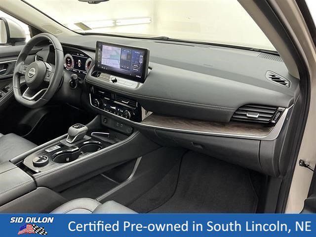 Used 2024 Champagne Silver Metallic Nissan Platinum image 22