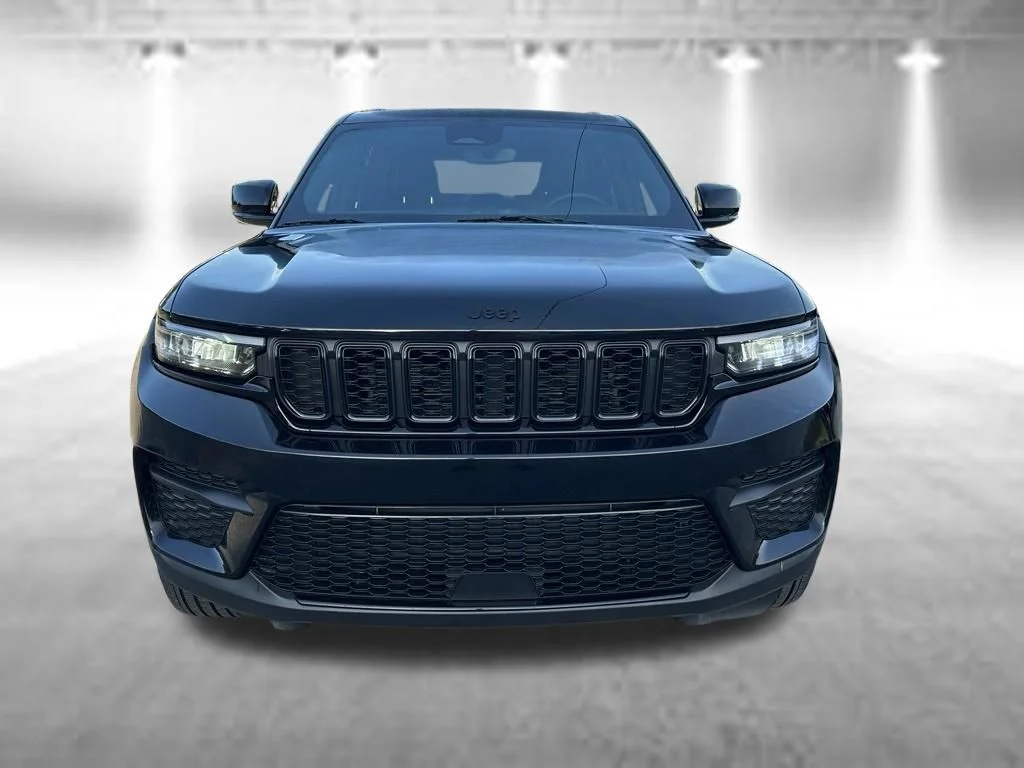 Certified Used 2024 Diamond Black Jeep Altitude image 9