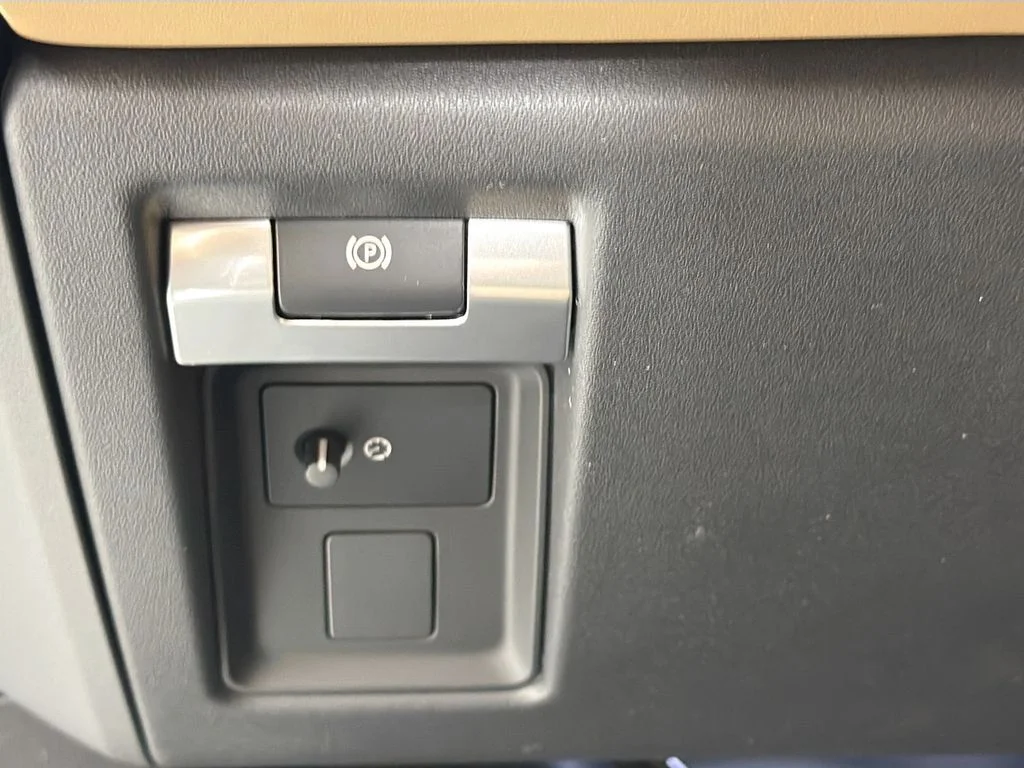 New 2026 Borasco Grey Land Rover X-Dynamic SE image 10