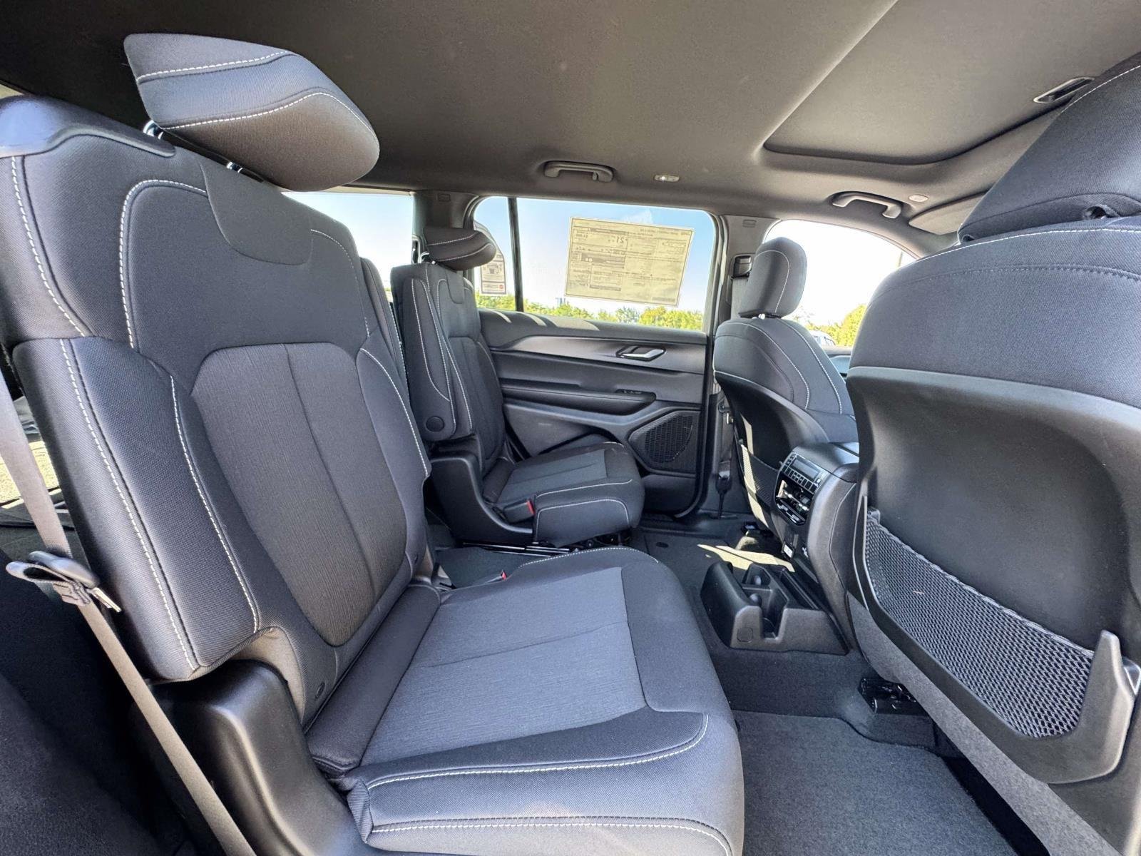 New 2025 Silver Zynith Exterior Paint Jeep Laredo X image 16