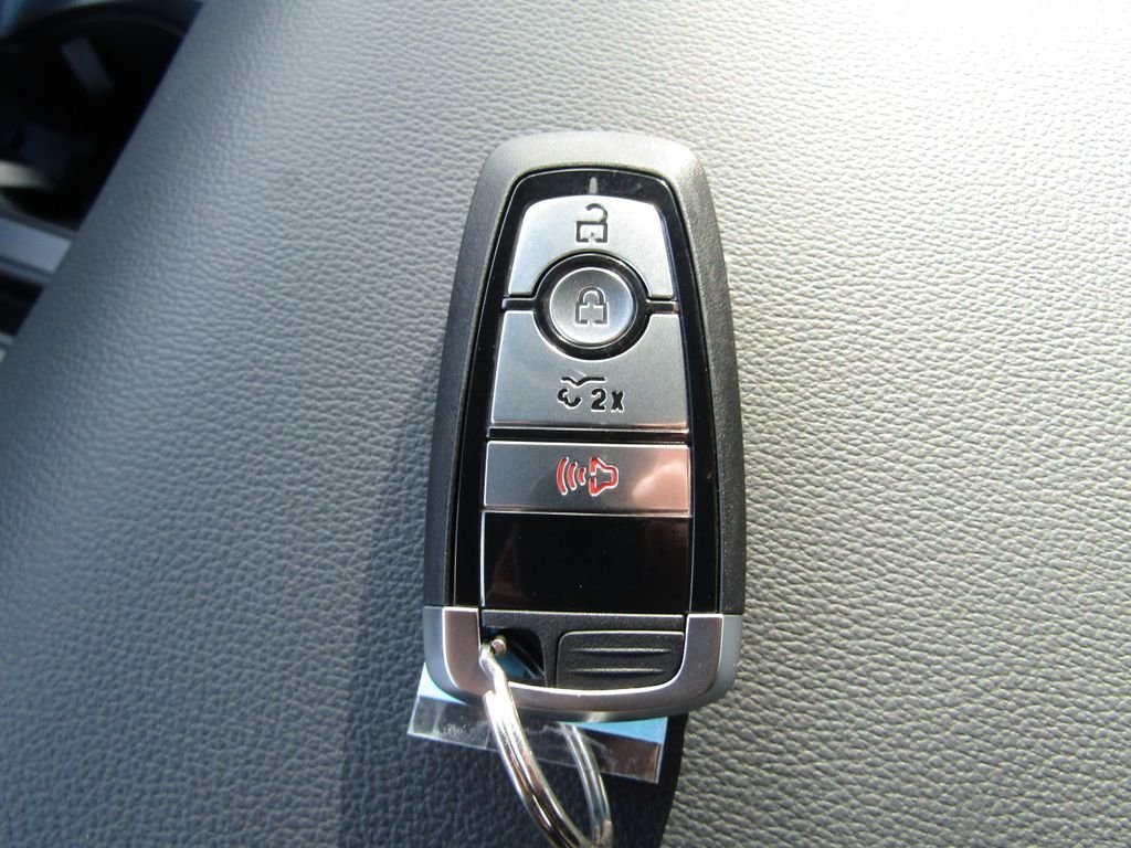 2025 Ford F-150 Lightning Flash - Photo 18