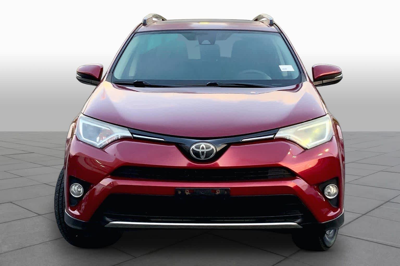 Used 2018 Ruby Flare Pearl Toyota XLE image 4