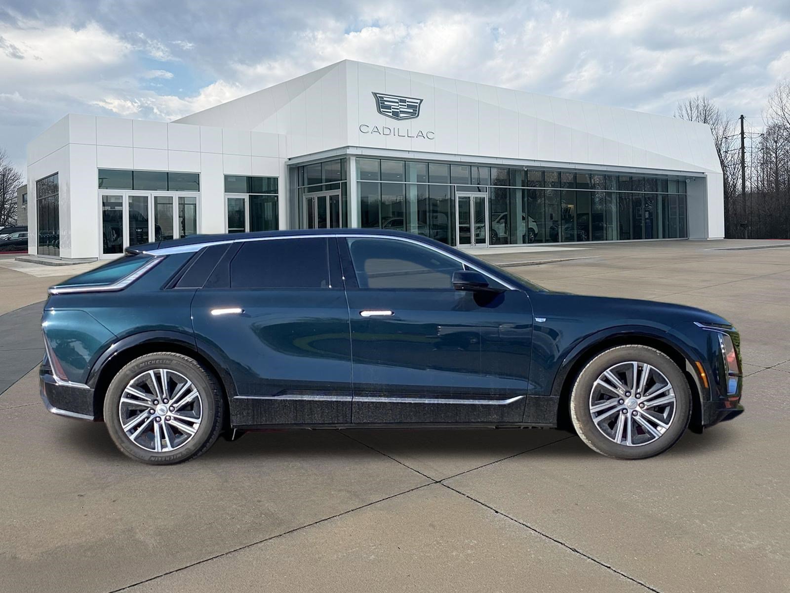 Used 2024 Cadillac LYRIQ Luxury 1 with VIN 1GYKPPRL6RZ103551 for sale in Bentonville, AR