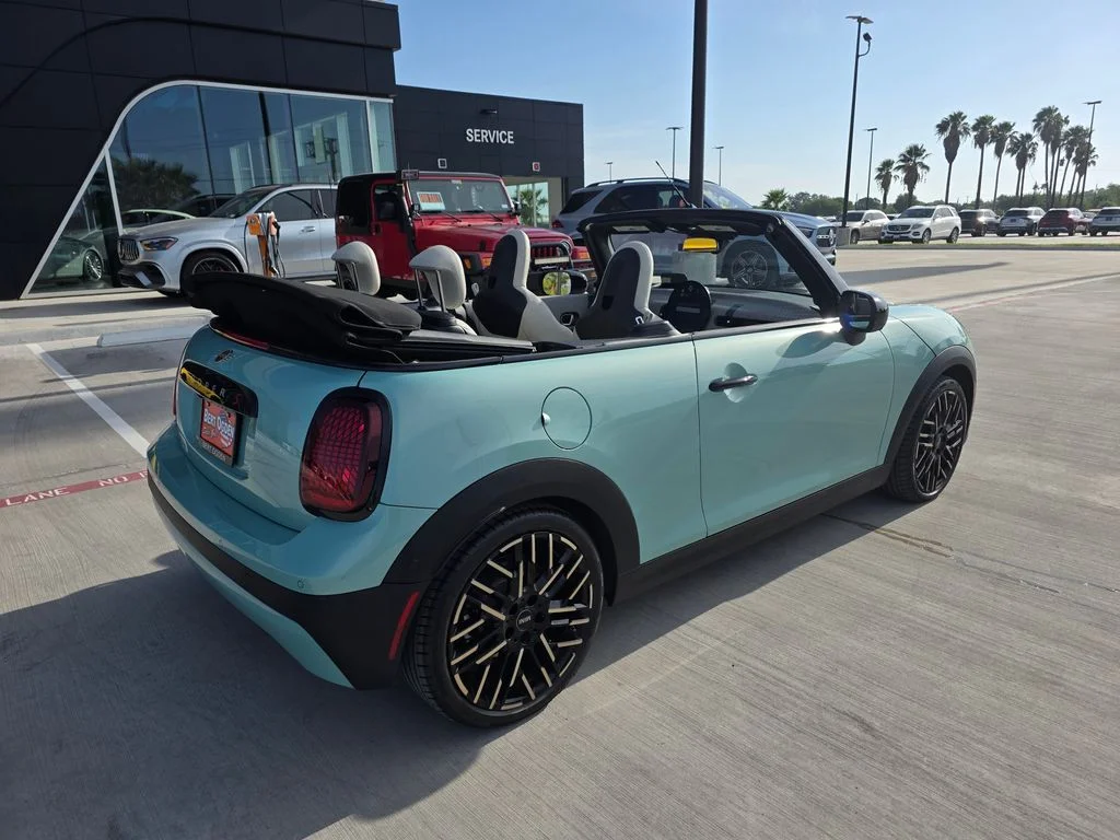 Used 2026 Green MINI Base image 9