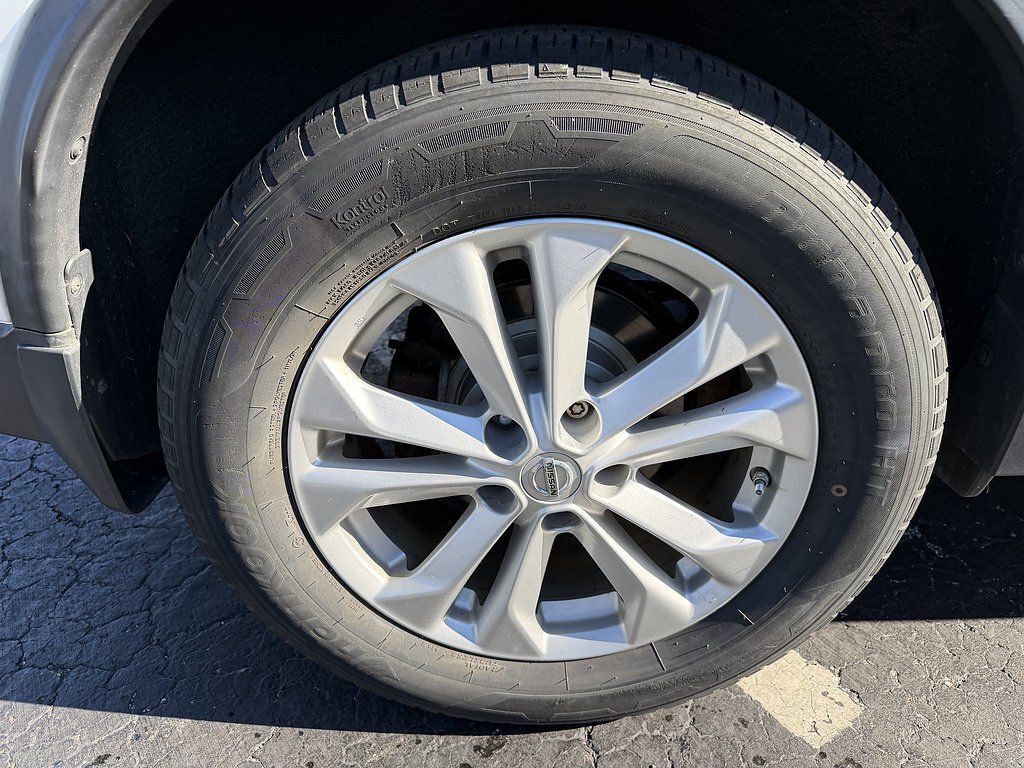 Used 2016 Pearl White Nissan SV image 20