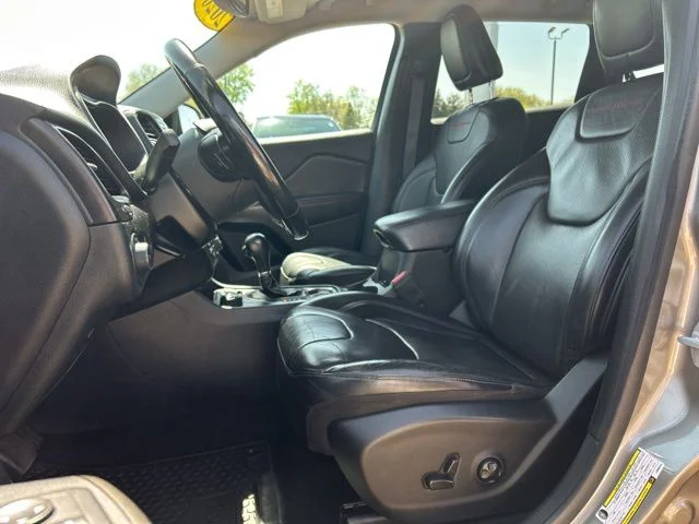 Used 2020 Beige Jeep Trailhawk image 31