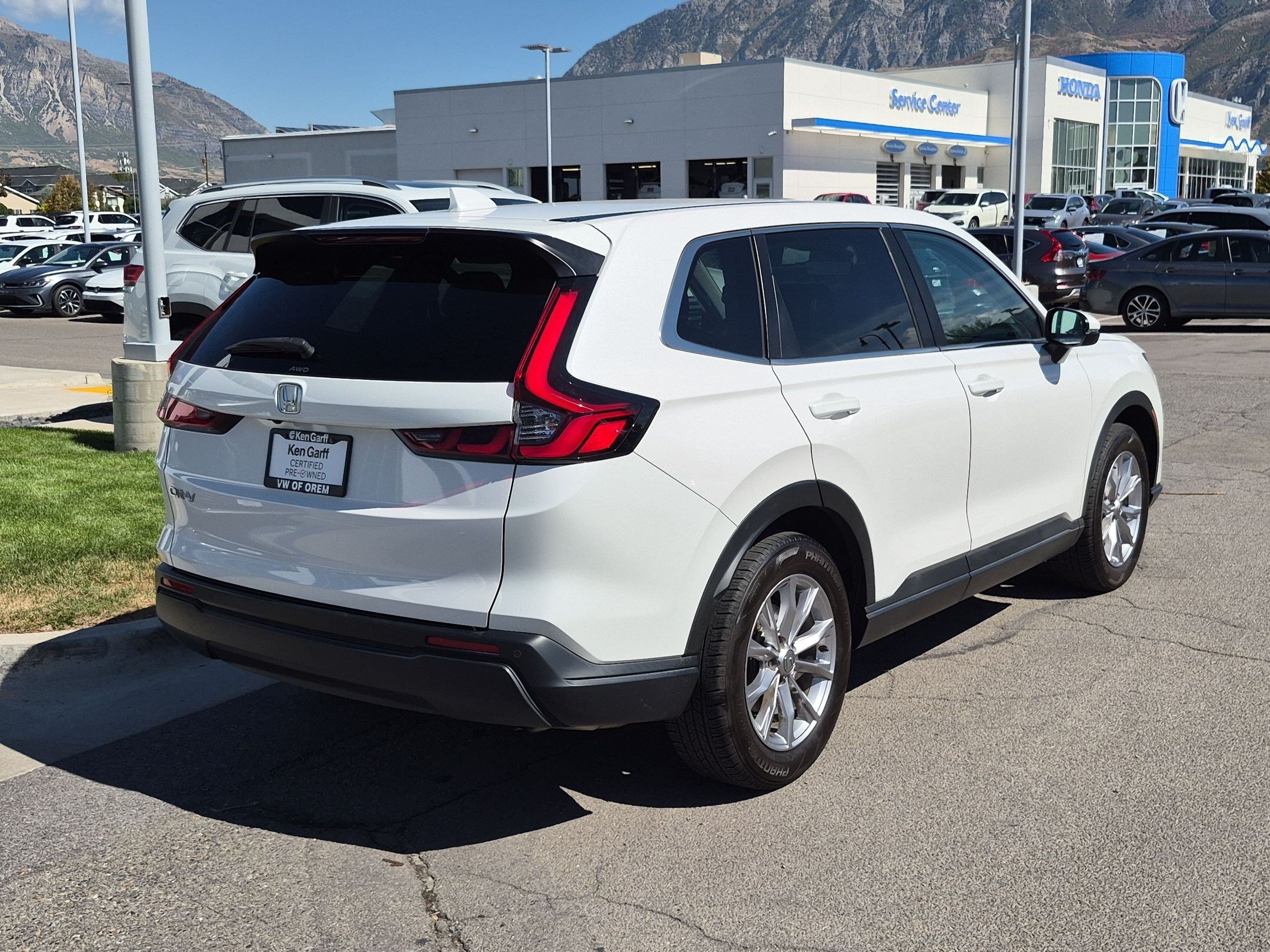 Used 2024 Platinum White Pearl Honda EX-L image 3