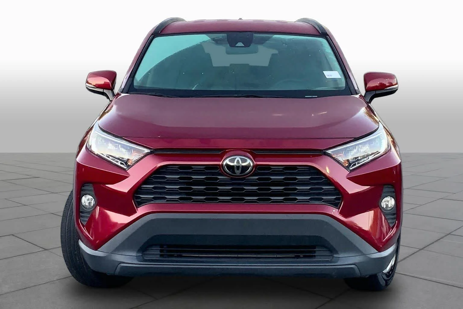 Used 2021 Ruby Flare Pearl Toyota XLE image 4