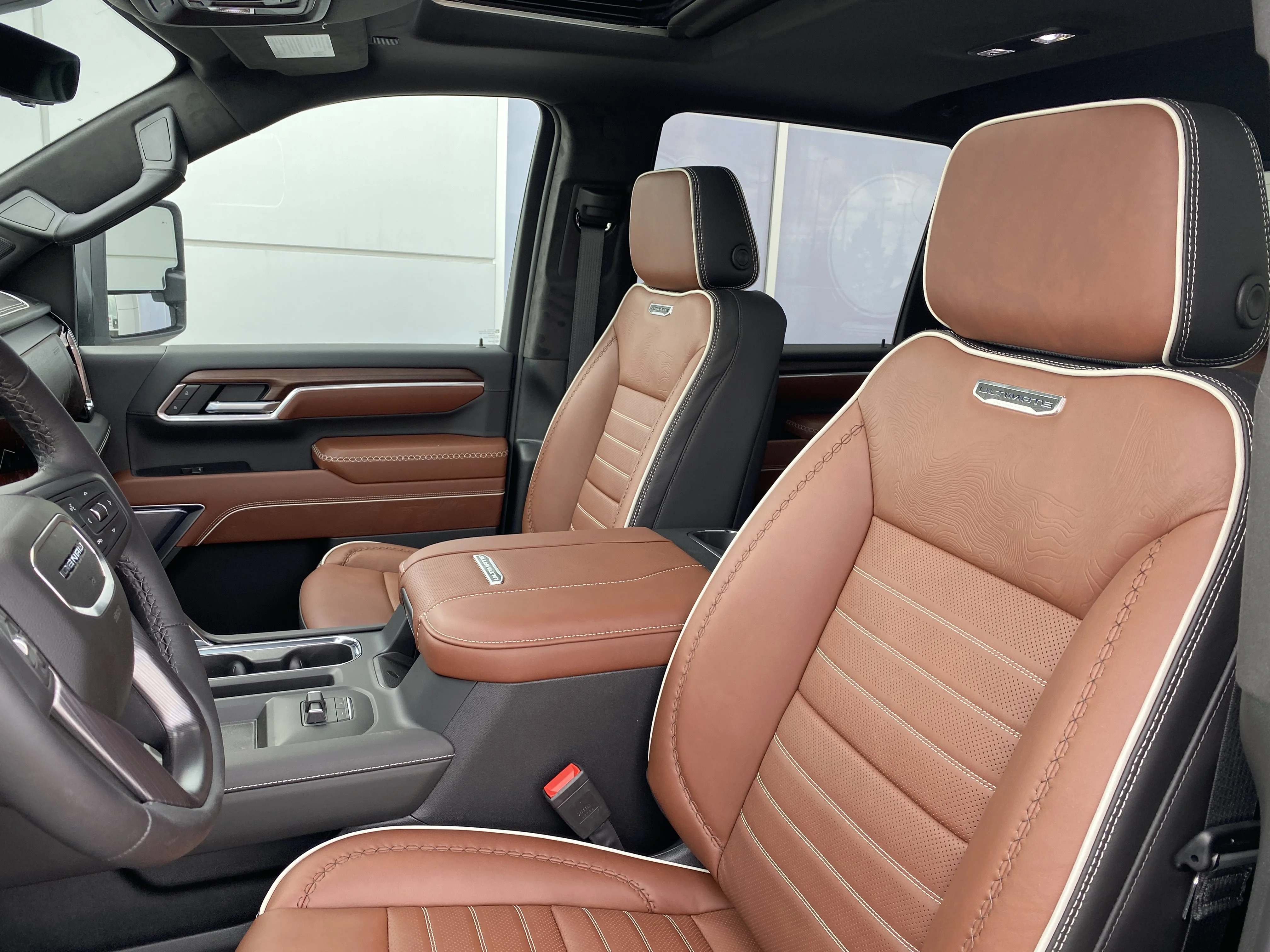 New 2026 GLACIER WHITE TRICOAT GMC Denali Ultimate image 13