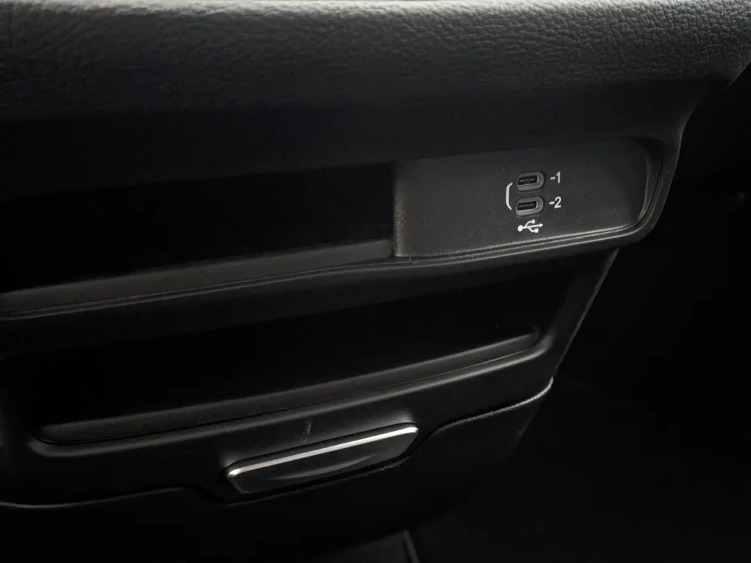 New 2026 White Chrysler Select - - AWD - 3.6L Pentastar V6 - Adaptive Cruise Control - Blind Spot Monitor & More! image 20