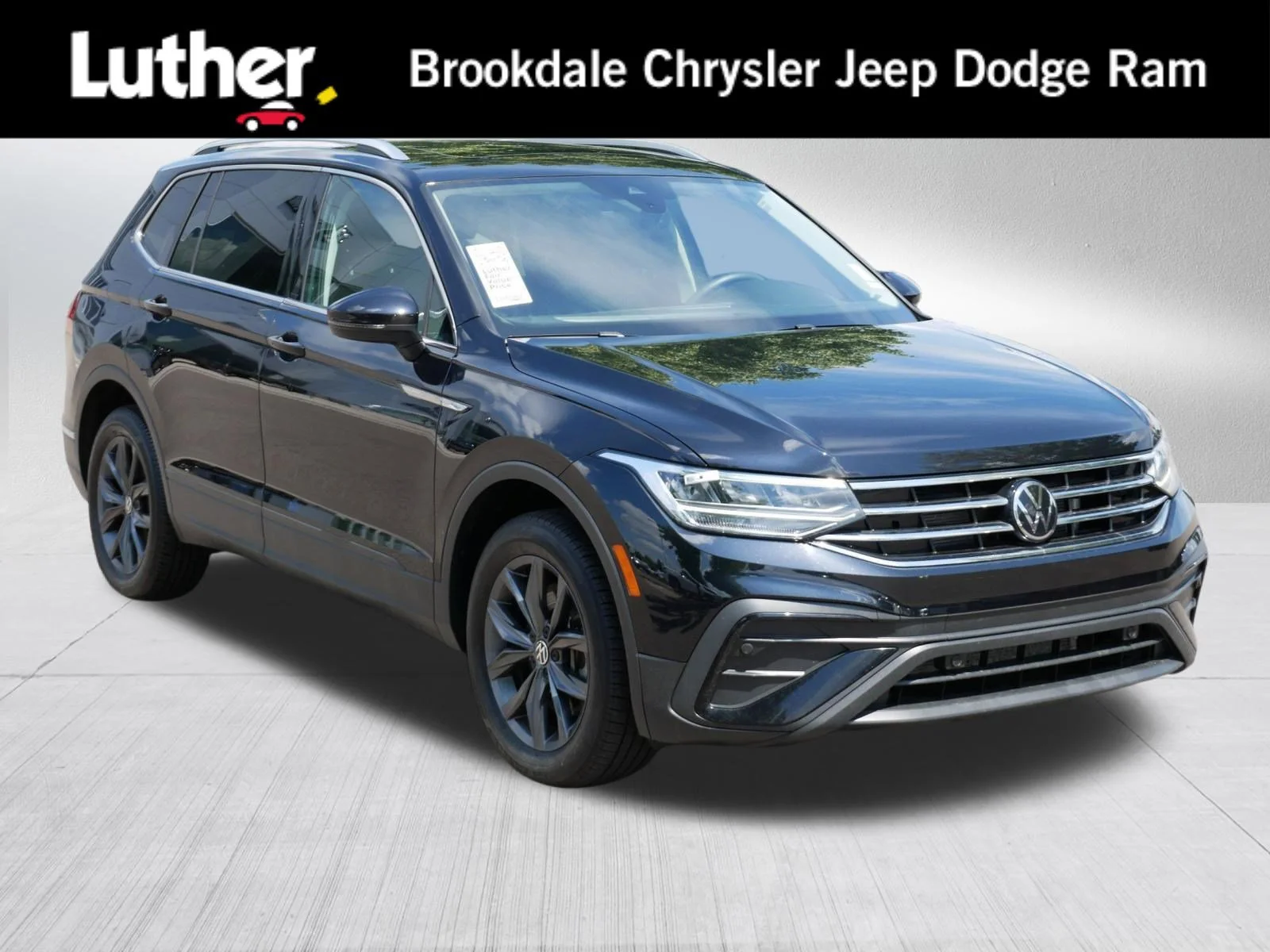 2023 Volkswagen Tiguan 2.0T SE 4Motion's photo