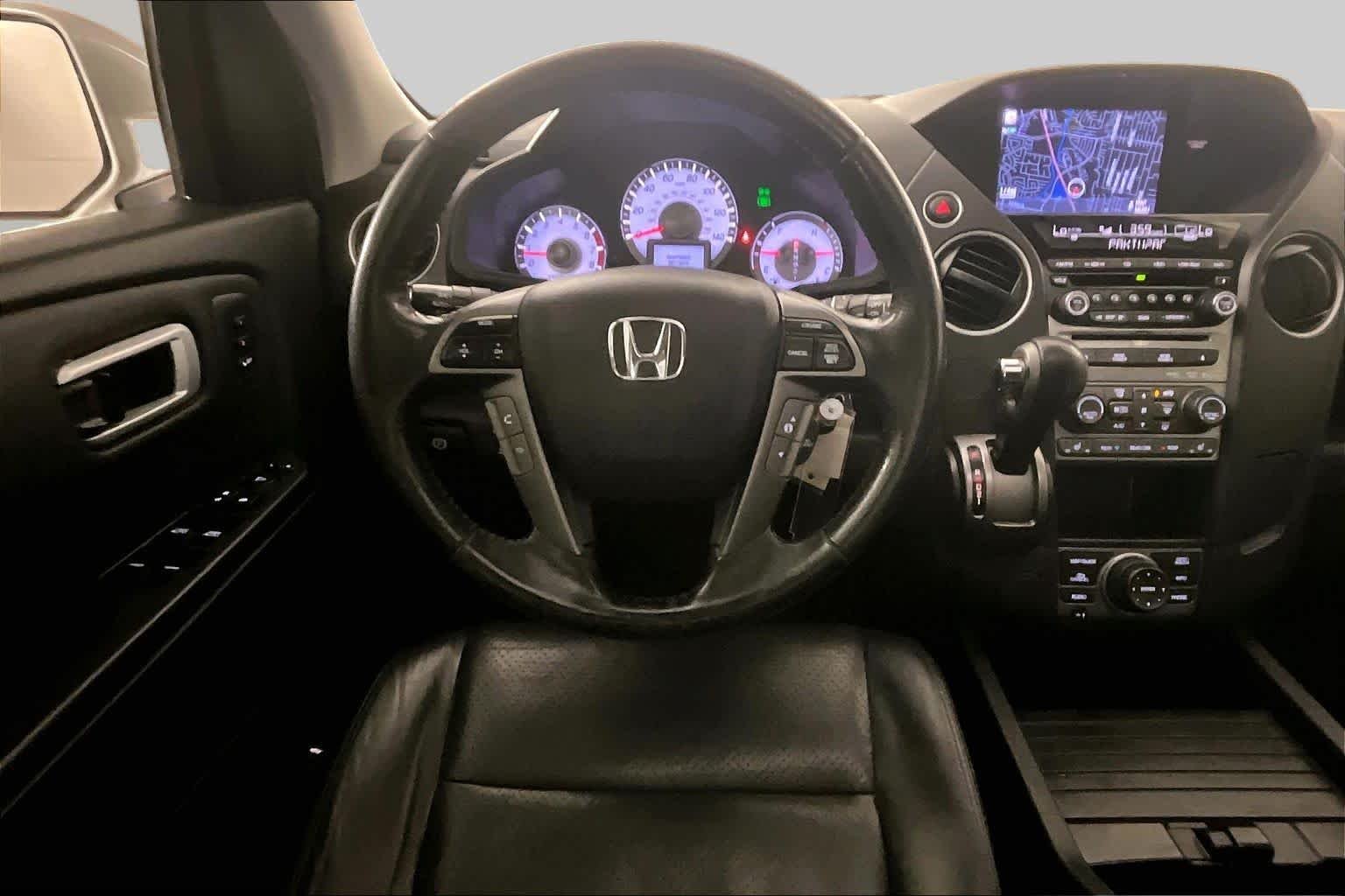Used 2014 White Diamond Pearl Honda Touring image 6