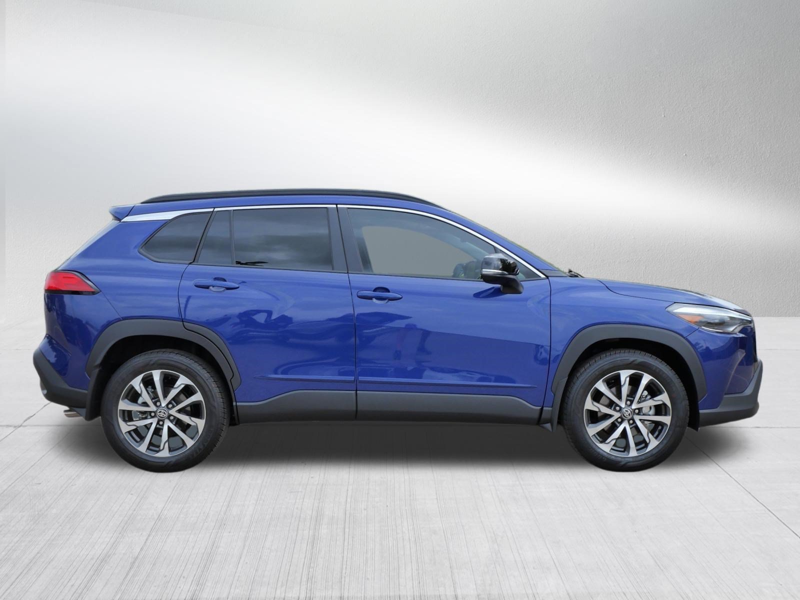 Used 2025 Blue Crush Metallic Toyota XLE image 9