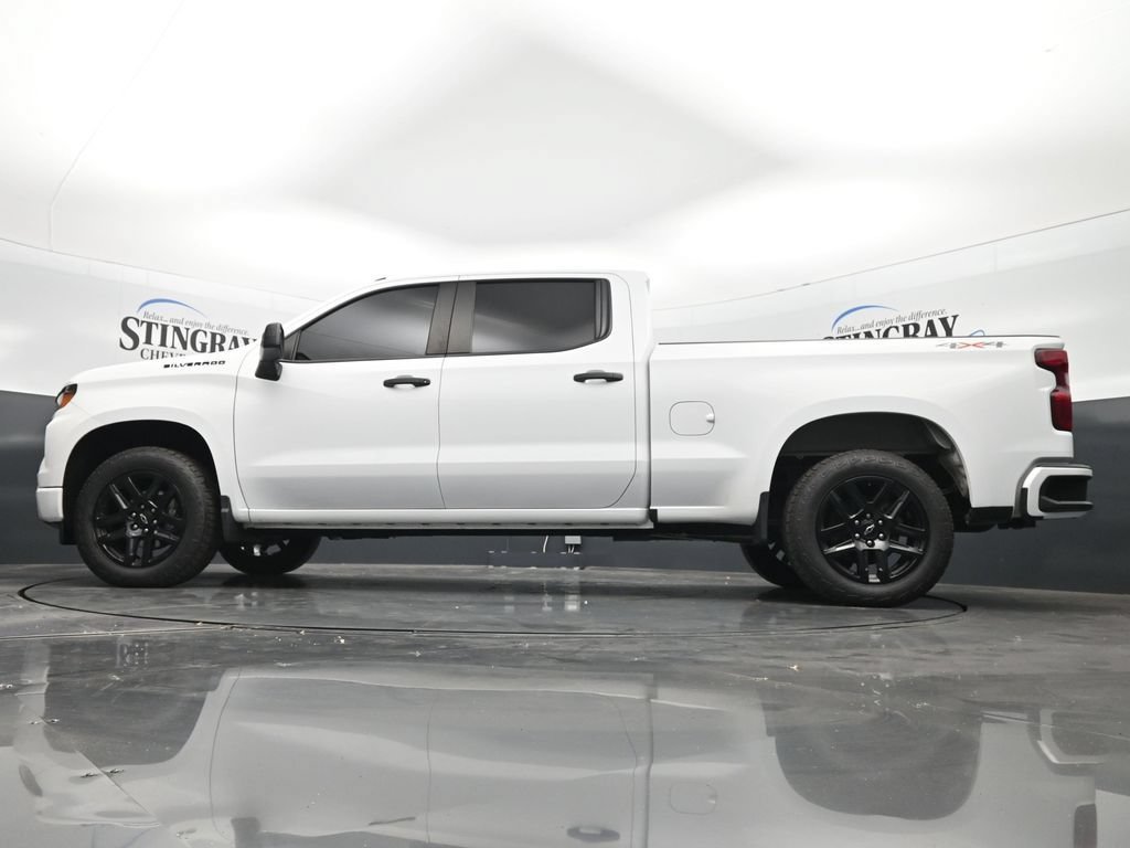 Used 2022 Summit White Chevrolet Custom image 29
