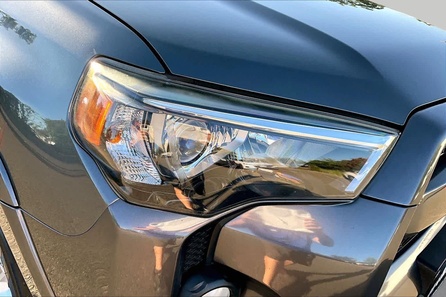 Used 2016 Magnetic Gray Metallic Toyota SR5 Premium image 27