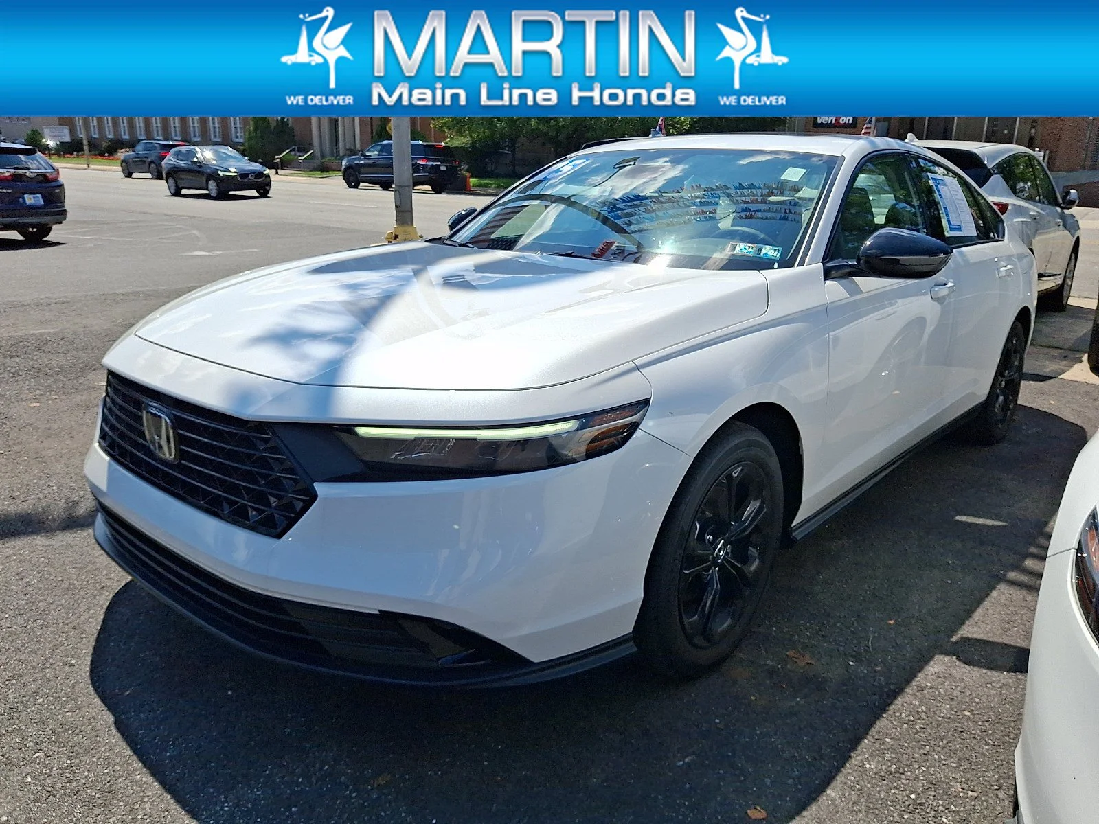 Used 2025 Platinum White Pearl Honda SE image 1