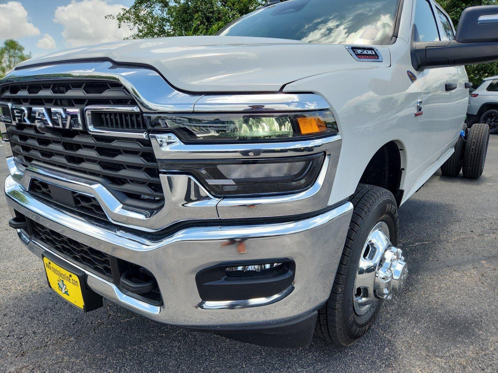 New 2026 Bright White Clear-Coat Exterior Paint RAM Tradesman image 9