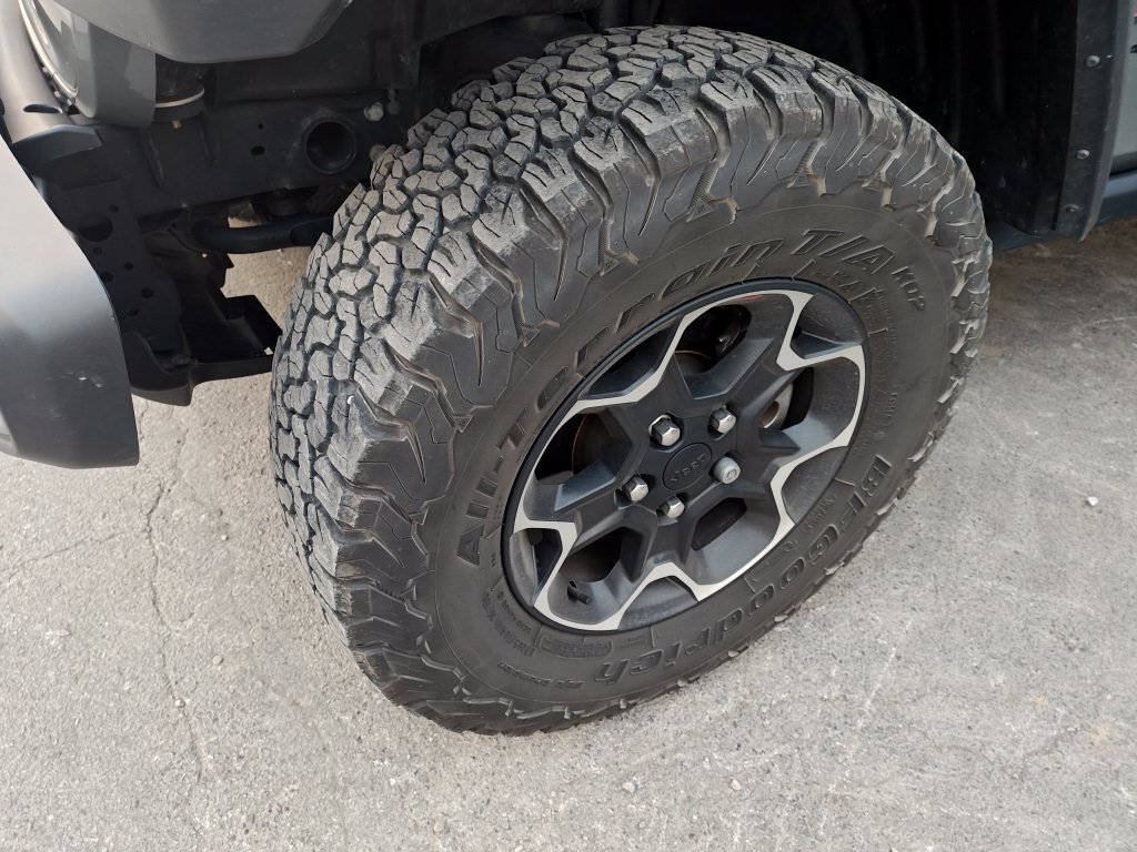 Used 2023 Gray Jeep Rubicon image 11