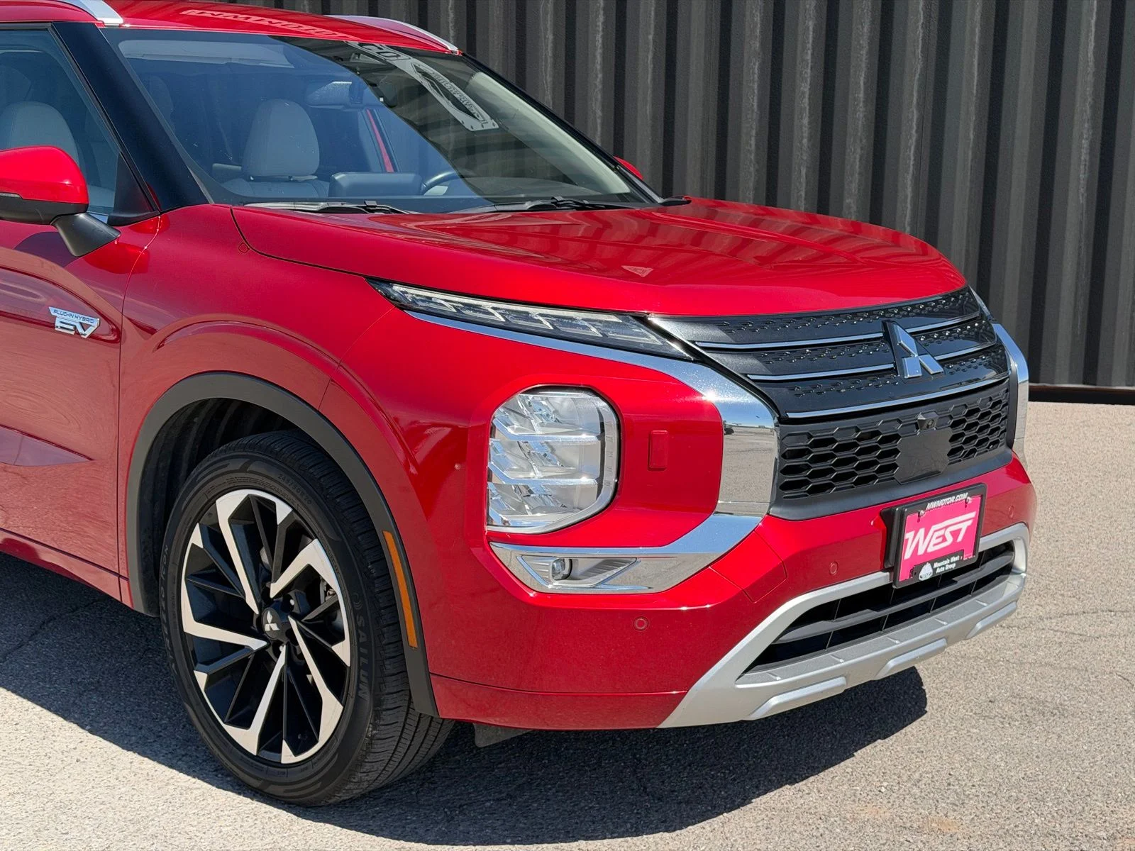 Used 2024 Silver Mitsubishi SEL image 3
