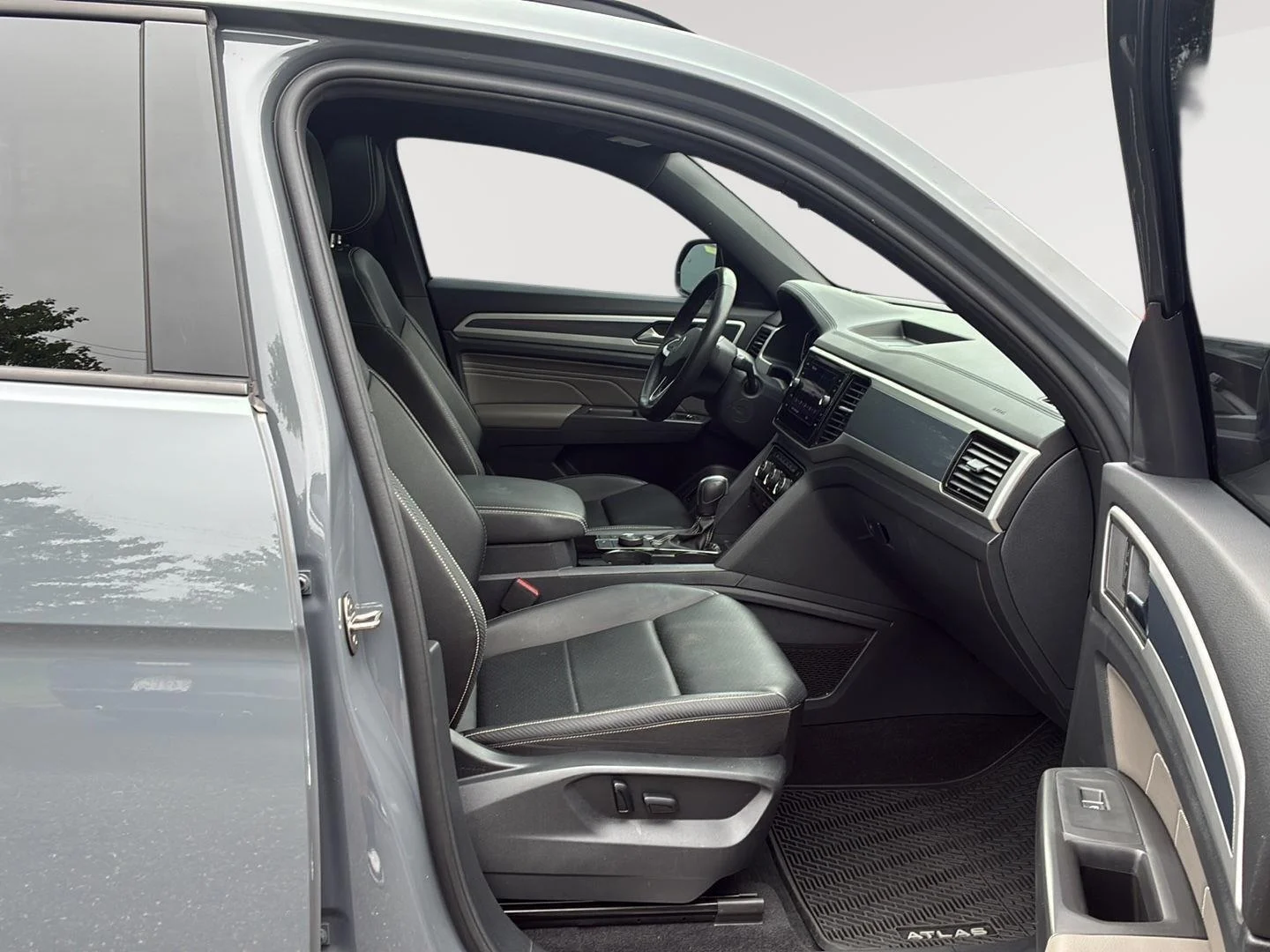 Used 2023 Pure Gray Volkswagen 2.0T SEL R-Line Black image 17