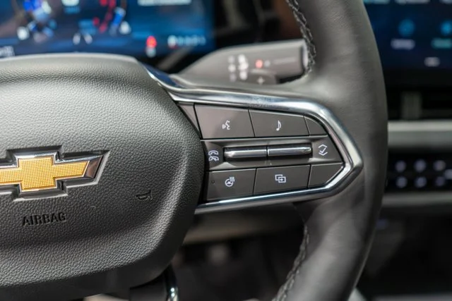 New 2027 Mosaic Black Metallic Chevrolet LT image 19