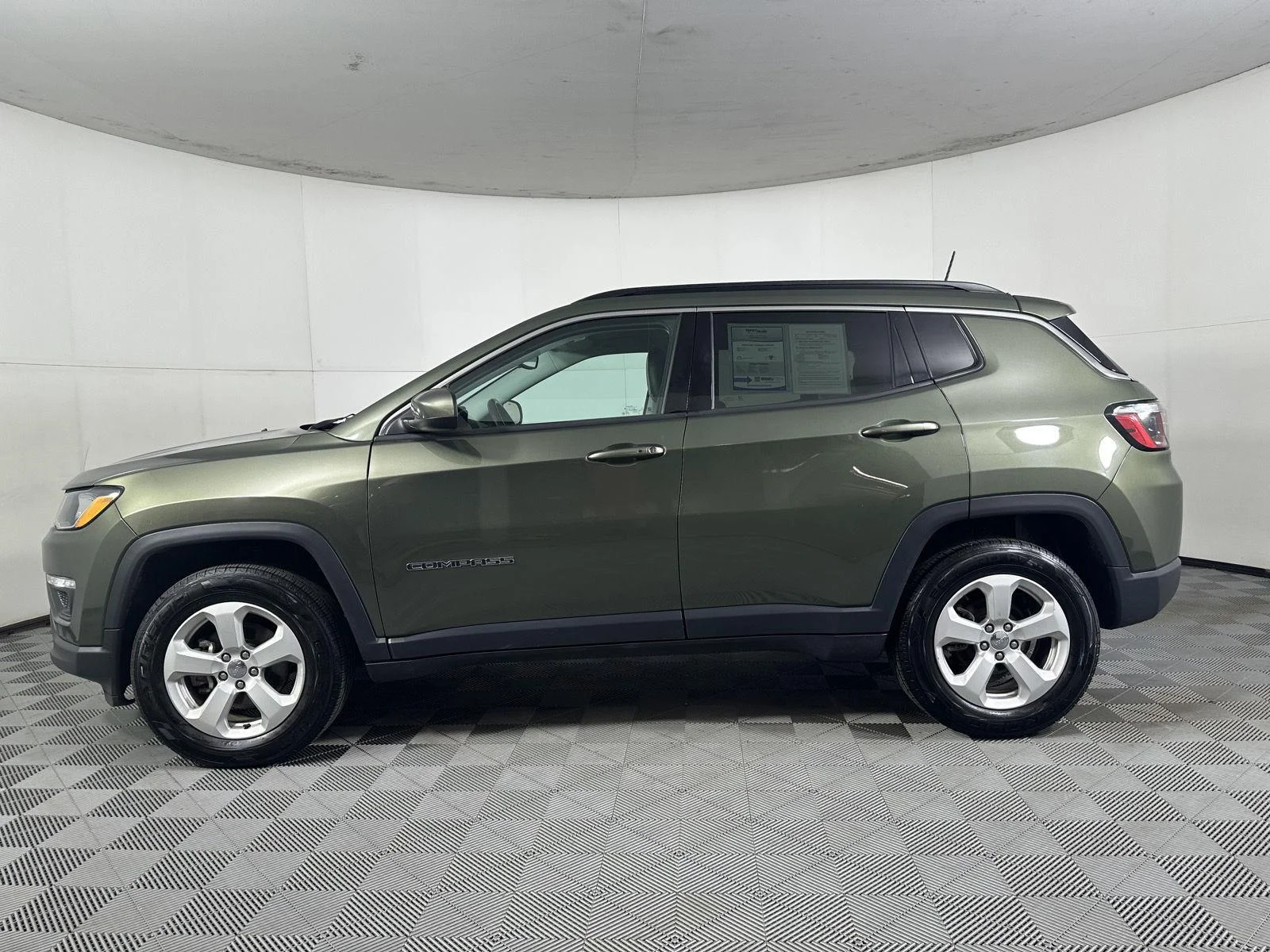 Used 2020 Olive Green Pearlcoat Jeep Latitude image 19