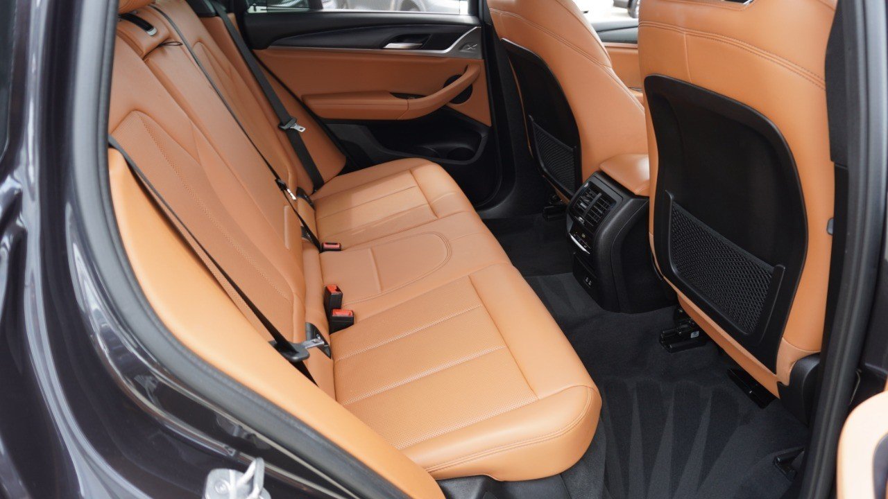 Used 2022 Gray BMW sDrive30i image 31