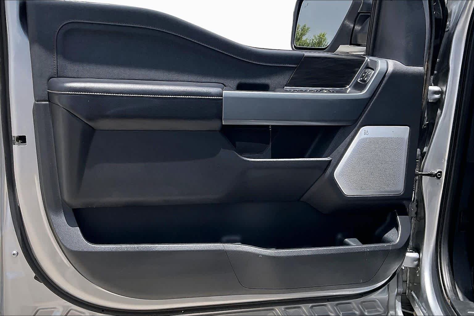 Used 2024 Iconic Silver Ford LARIAT image 21