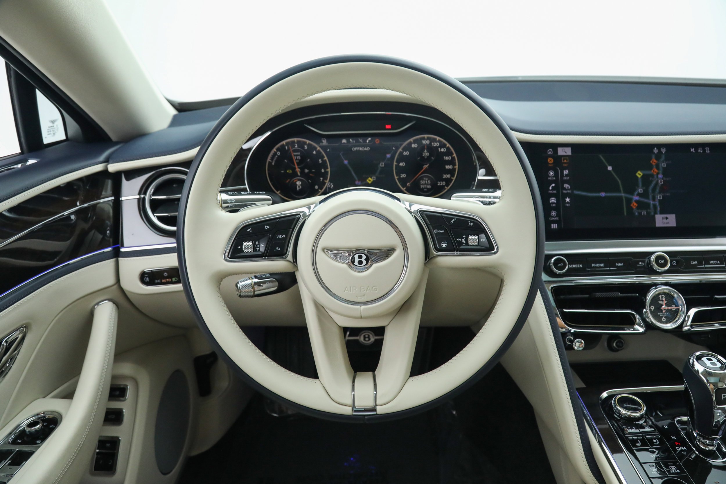 Used 2022 White Bentley  image 27