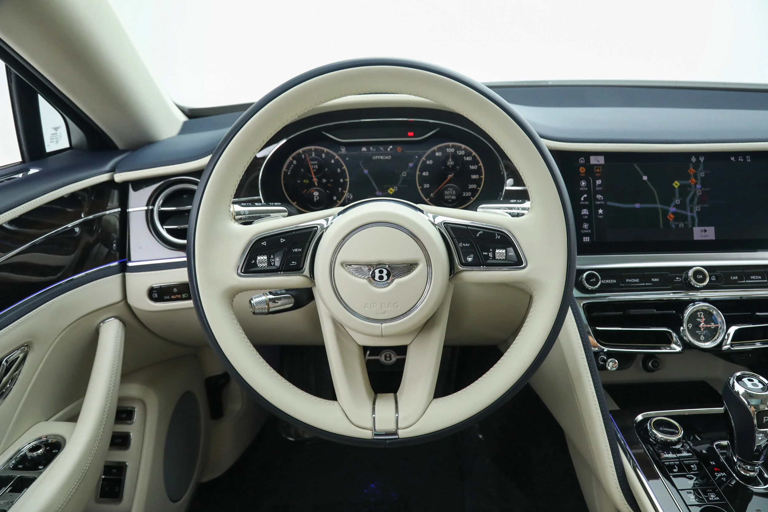 Used 2022 White Bentley  image 27