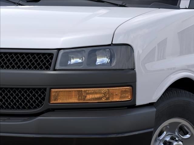 New 2026 Summit White Chevrolet WT image 10