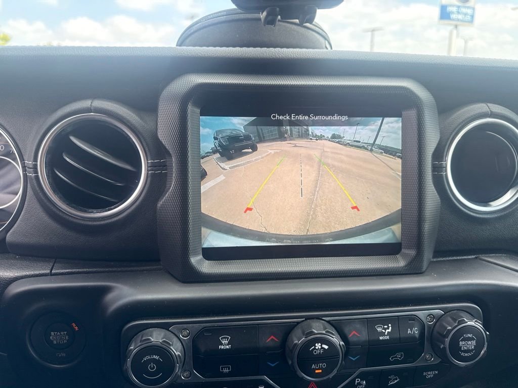 Used 2019 Granite Crystal Clearcoat Metallic Jeep Unlimited Sahara image 13