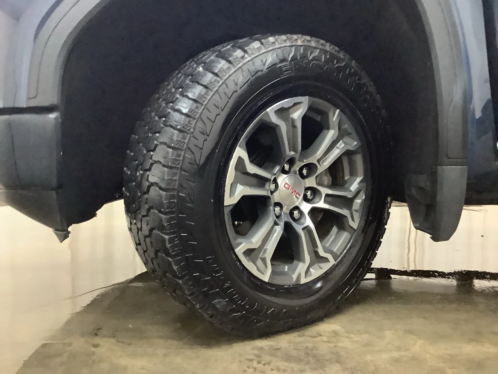 Used 2019 Pacific Blue Metallic GMC Fleet/Base image 24