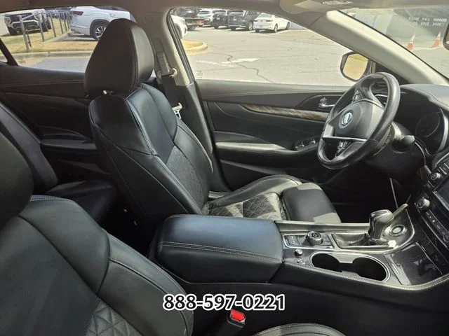 Used 2016 White Nissan Platinum image 10