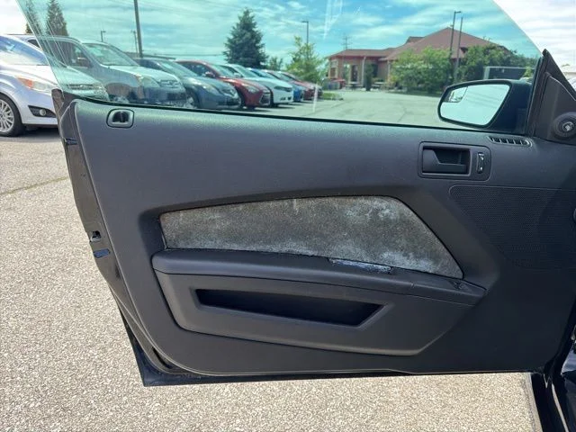 Used 2013 Black Ford V6 image 16