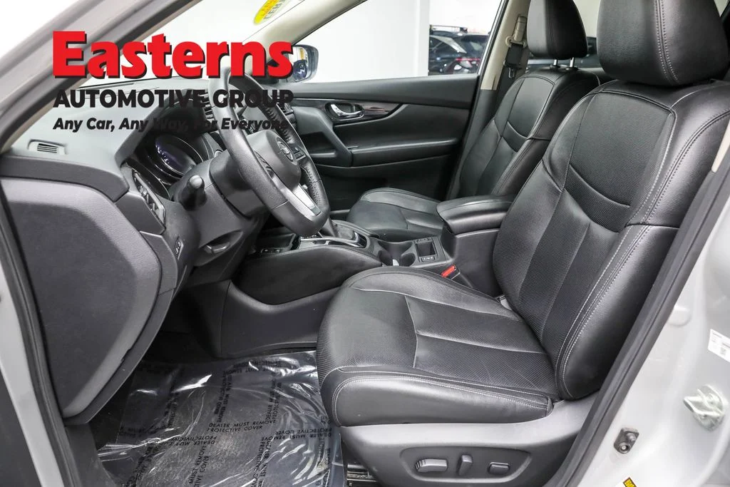 Used 2020 Silver Nissan SL image 7