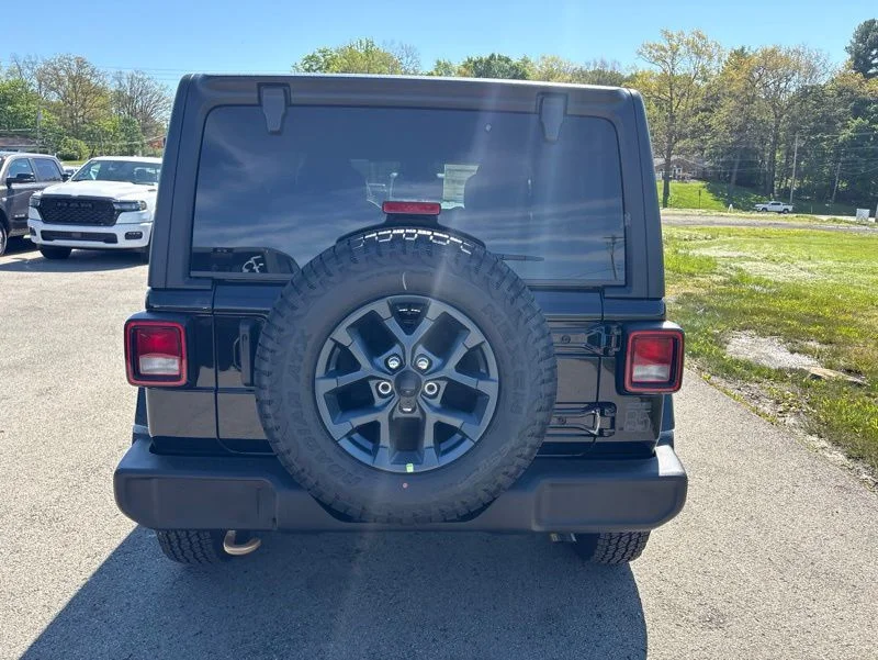 New 2026 Black Clear-Coat Exterior Paint Jeep 85th Anniversary Edition image 4