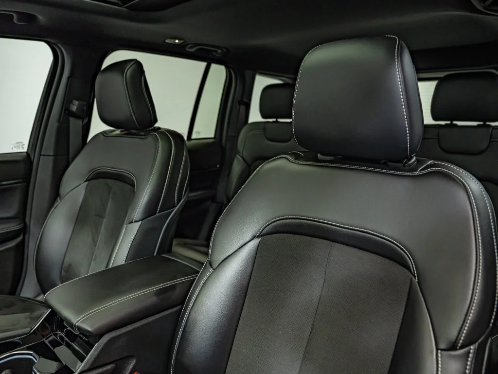 Used 2023 Velvet Red Pearlcoat Jeep Altitude image 32